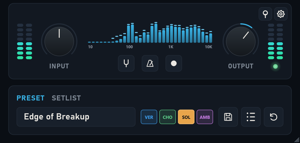 Jam Rig in mini mode: the input and output knobs, a live spectrum analyzer, and the preset and its scenes
